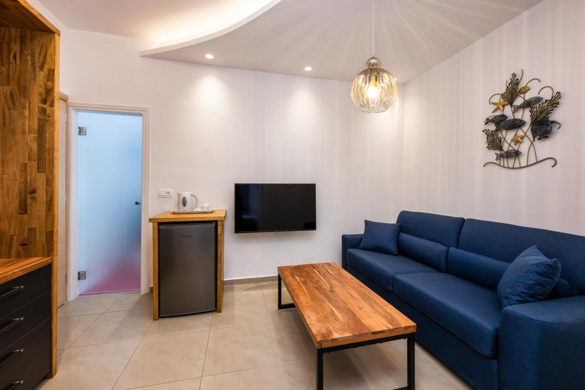 Alizea Villas & Suites Fira  Bilik gambar
