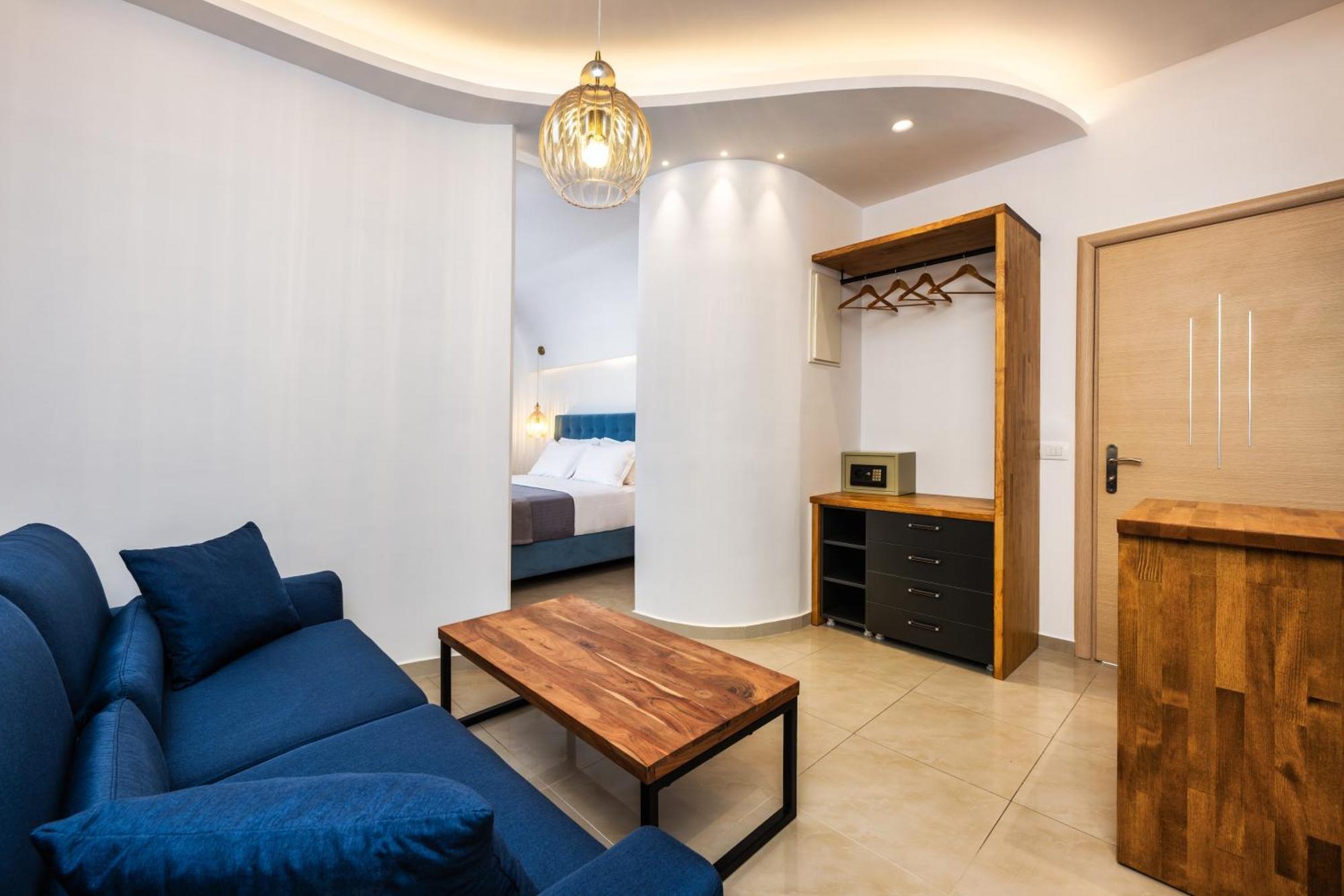 Alizea Villas & Suites Fira  Bilik gambar